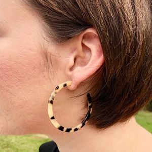 Light Tortoise Shell Resin Hoop Earrings NWT